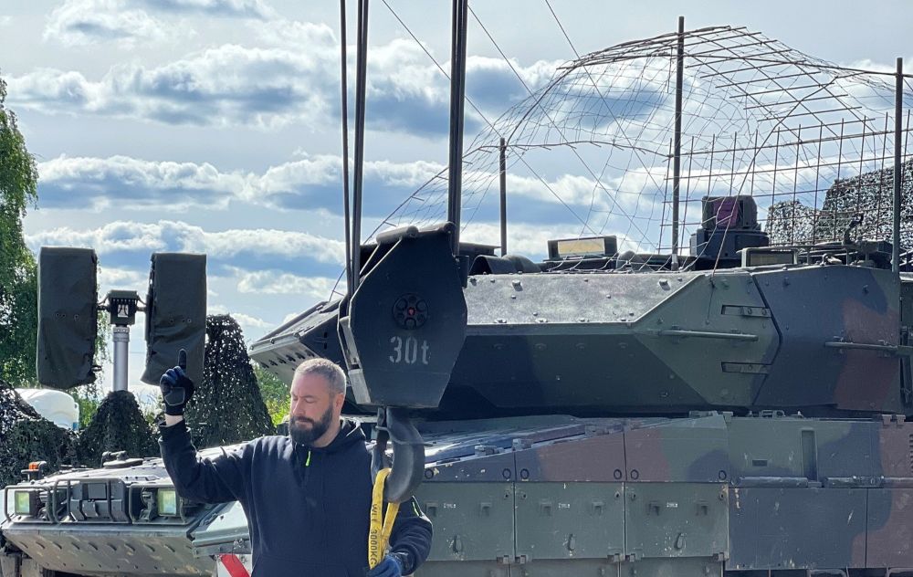 leopard-tank-cope-cage