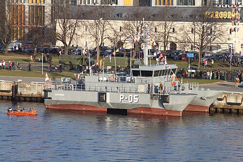 Latvian_Independence_Day_military_parade_484_(26680852152)