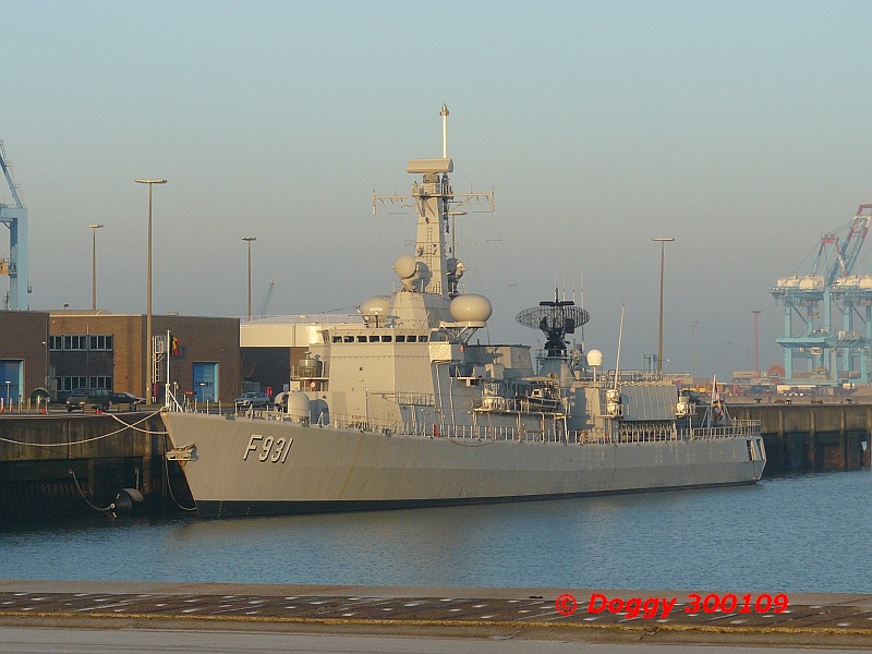 Zeebrugge, 30-1-2009, en attendant de partir pour Den Helder, une fois le Leopold 1er rentré.