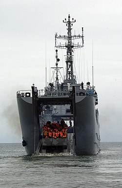 US_Navy_040610-N-1823S-064_A_Polish_amphibious_vehicle_containing_U.S._Marine_Reservists_assigned_to_Bravo_Company,_1st_Battalion,_24_Marine_Division,_embarks_the_Polish_Lublin-class_minelayer_ORP_Poznan