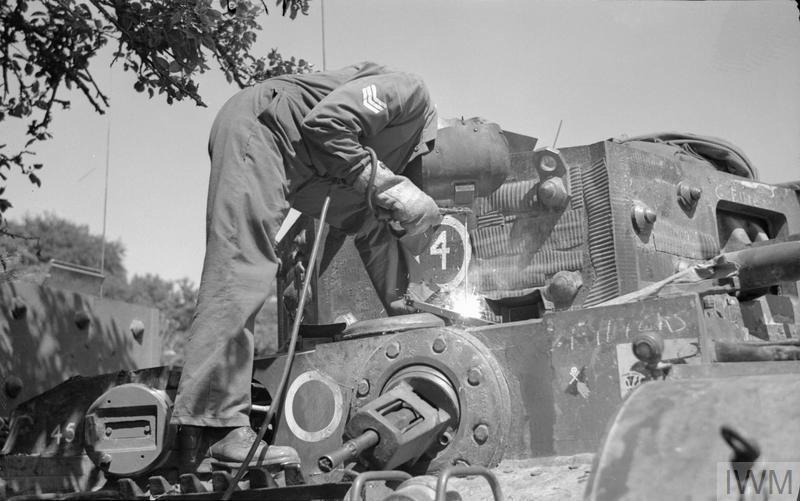IWM (B 9098)