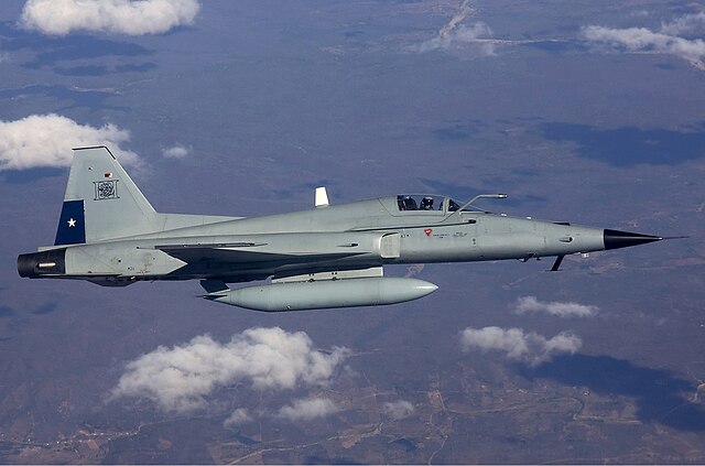 Chile_Air_Force_Northrop_F-5E_Tigre_III_Lofting-3