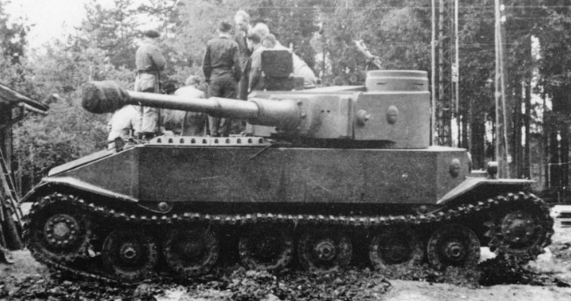 VK 45.01(P) with the "niedriger Decke"
