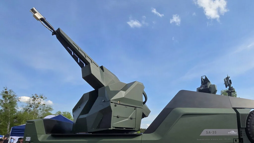 Samobiezna-armata-przeciwlotnicza-SA-35-06-1024x577