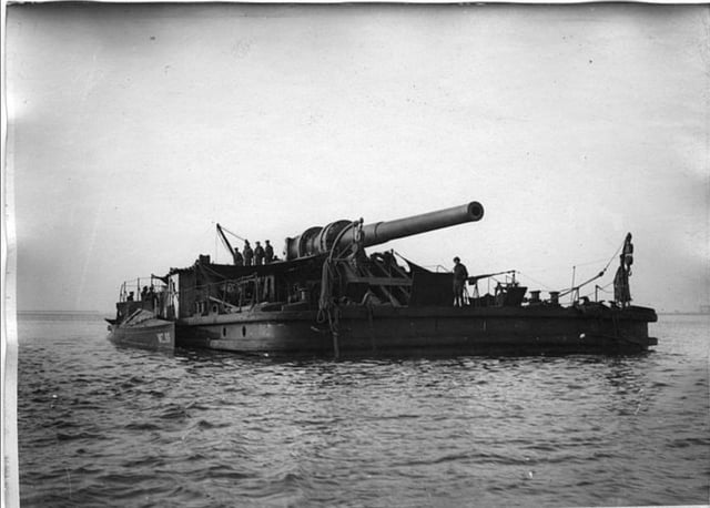 italian-armed-pontoon-valente-near-venice-1916-it-was-a-v0-qrh6lpo7tubd1
