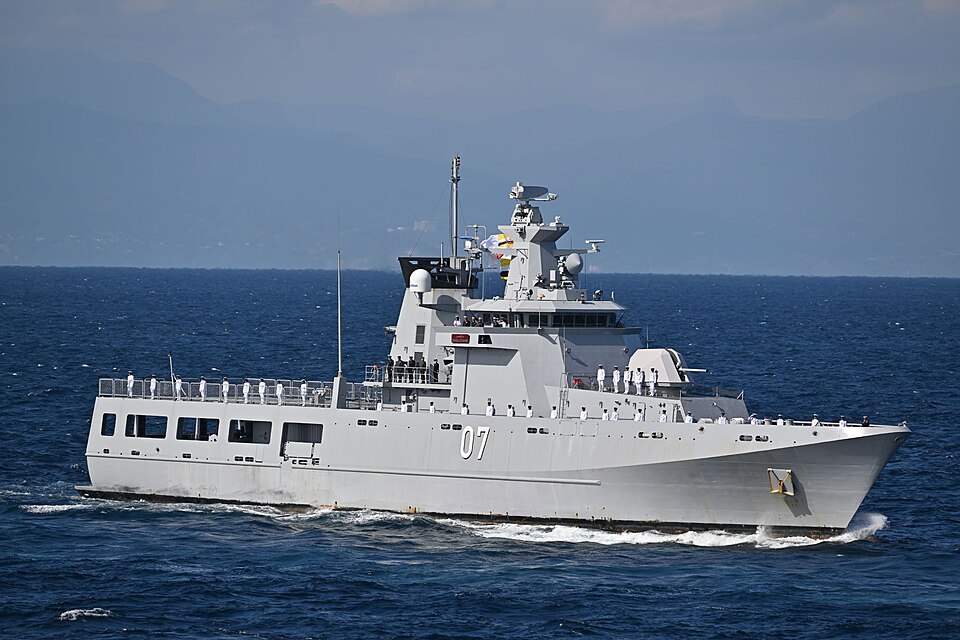 KDB_Darulehsan_(07)_participating_in_the_International_Fleet_Review_2022