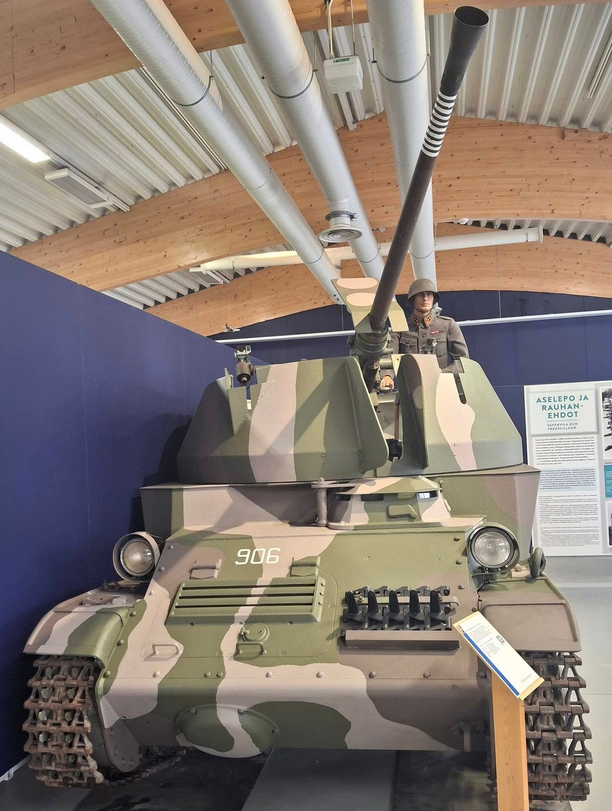 L62 Anti II Forrest camoflage front