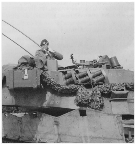 This close up of a Leopard 1 V turret shows the Dutchsmoke dispensing system to either side and the US styleantenna sockets, the two chocks for which are stomed in theturret guard rails.
