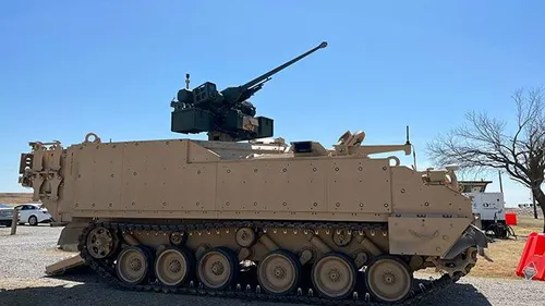 EOS-mounts-30x173mm-Mk44S-Bushmaster-II-gun-on-AMPV-in-Fort-Still-2