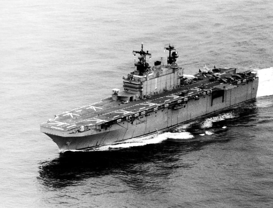USS_Tarawa_(LHA-1)_underway_in_the_Pacific_Ocean_in_March_1979 (1)