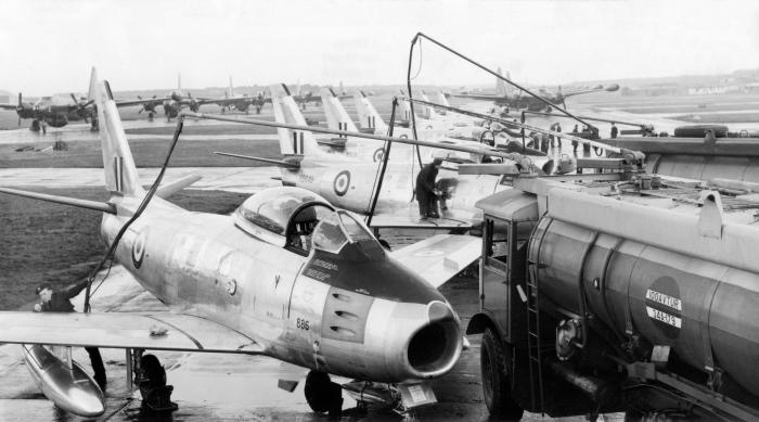AMW_Apr21_SabreF4_Bechers_Brook_refuel_Kinloss_Key2