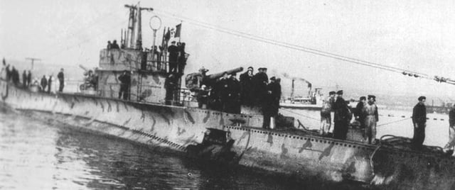 the-italian-minelaying-submarine-pietro-micca-during-world-v0-8ur6yl22qps21