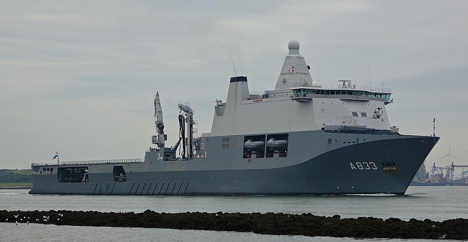 HNLMS_Karel_Doorman,_Starboard_Bow,_04.09.2017