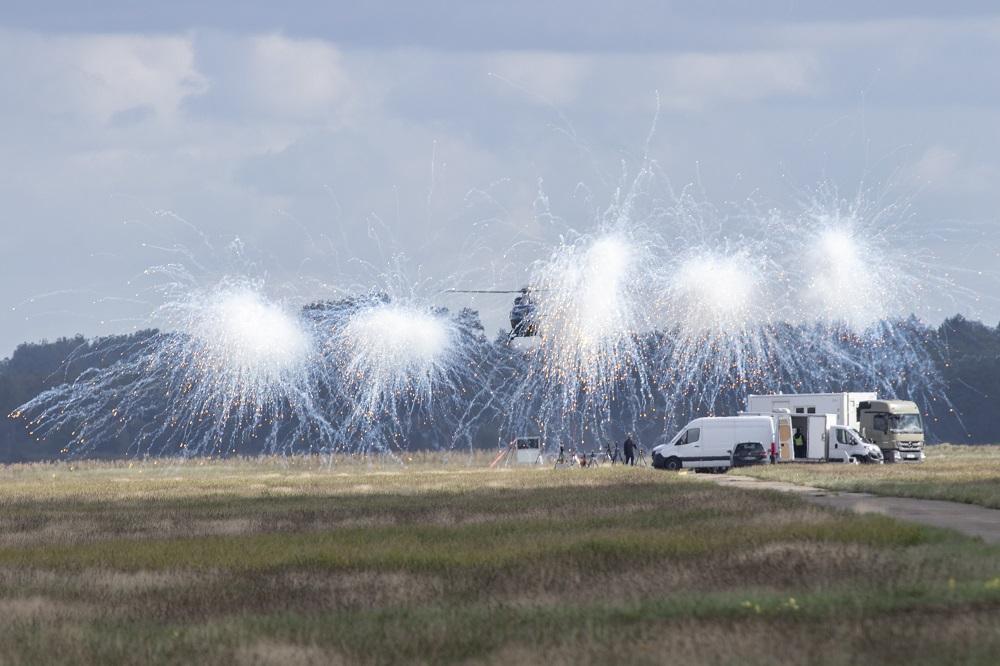 german-air-force-h145m-helicopter-completes-trial-of-helicopter-launched-smoke-screen-1