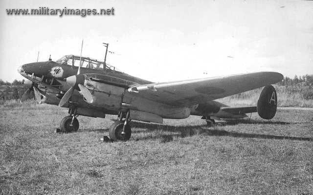 finnish-air-force-petlyakov-pe-2-at-vesivehmaa-in-september-v0-c3j2qv5yvmfc1