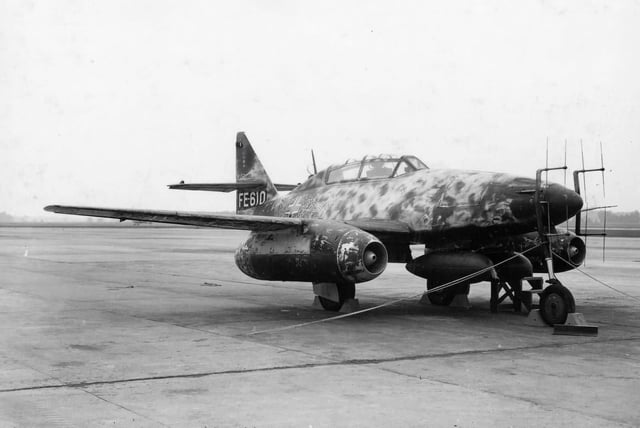 the-messerschmitt-me-262b-1a-u1-a-night-fighter-version-was-v0-efbgwlo2plie1