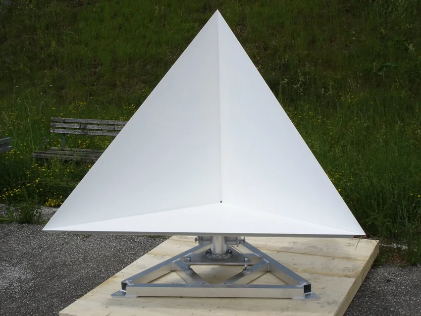 Passive-calibration-target-Trihedral-corner-reflector-with-an-inner-leg-length-of-15-m