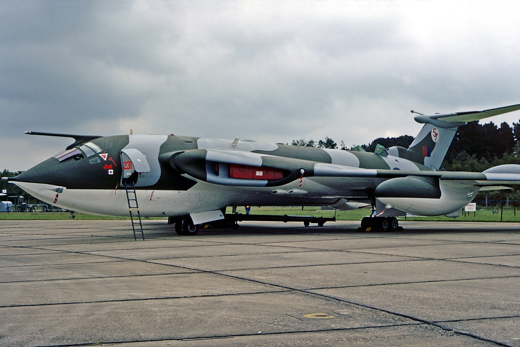 Handley_Page_HP-80_Victor_K2__UK_-_Air_Force_AN1928977