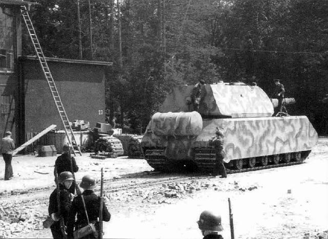 german-maus-moving-winter-1944-1945-1000x731-v0-NkB5YboolKO9M7kC_5NvEjaOPvrJT6DJbO4AiIu9ykc