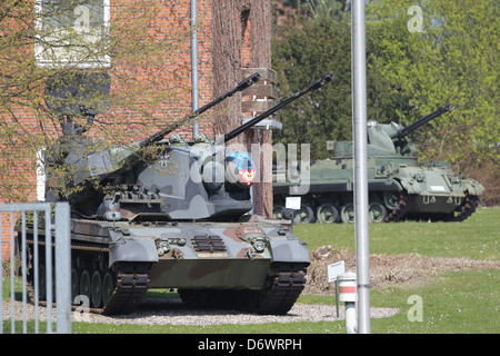 lutjenburg-deutschland-der-schill-kaserne-lutjenburg-mit-einer-flak-kanone-panzer-cheetah-gepard-flakpz-d6wrph