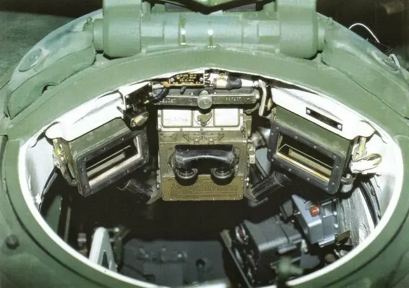 T-72 commander's hatch_5