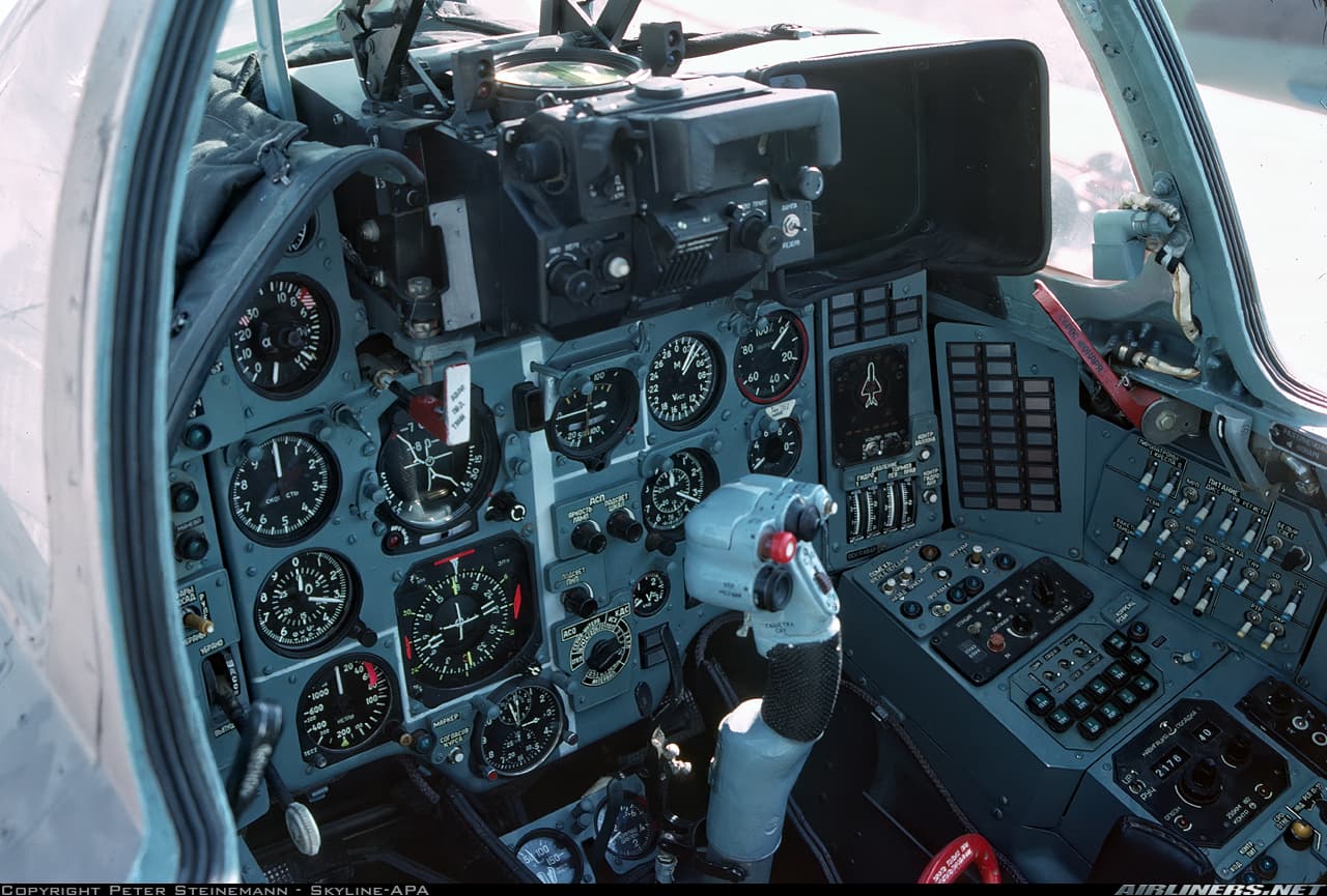 Su-22M4 cockpit