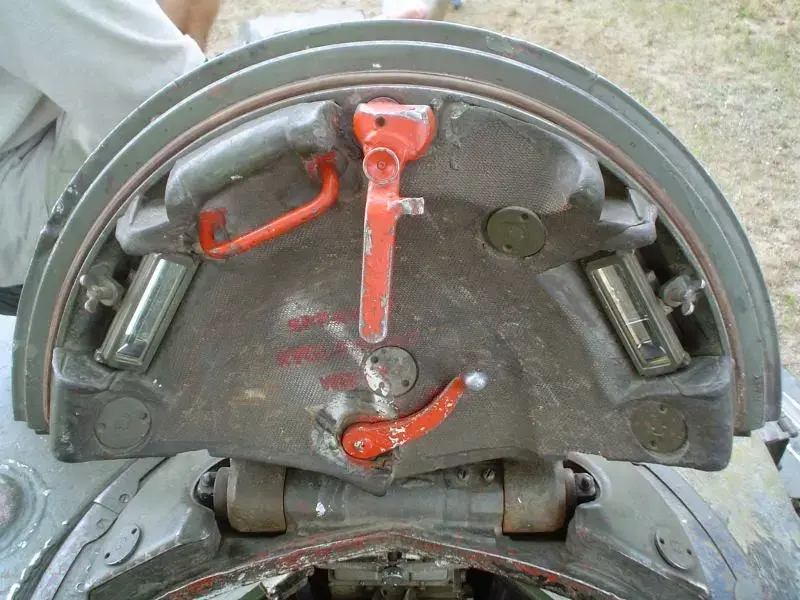 T-72 commander's hatch_6