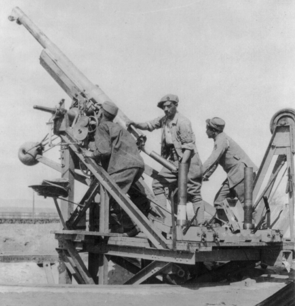 French_75mm_AA_gun_Salonika_Front_WWI_LOC_LC-USZ62-48585_(cropped)