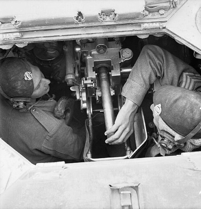Loading_Valentine_tank_2_pdr_gun_IWM_E_9766