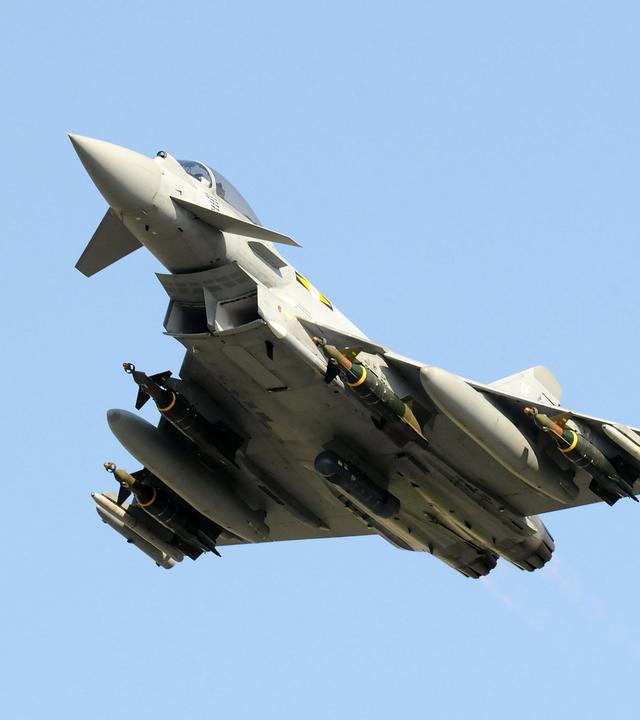 typhoon-4-bomb-take-off-1103