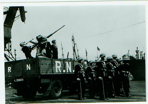 Royal Navy Bedford OYD AA with a 20mm Oerlikon