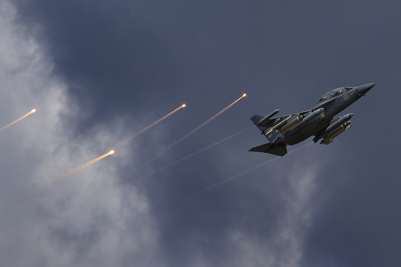 Yakovlev_Yak-130_in_2009