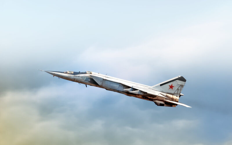 Russian-air-force-Mig-25-foxbat-supersonic-military-twin-jet-engine-fighter-800x500