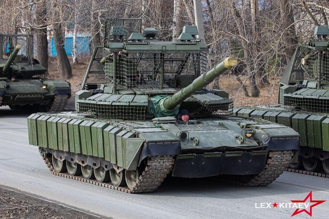 heavily-upgraded-t-80bvm-with-ew-modules-and-additional-era-v0-mzipc4hmzmwe1