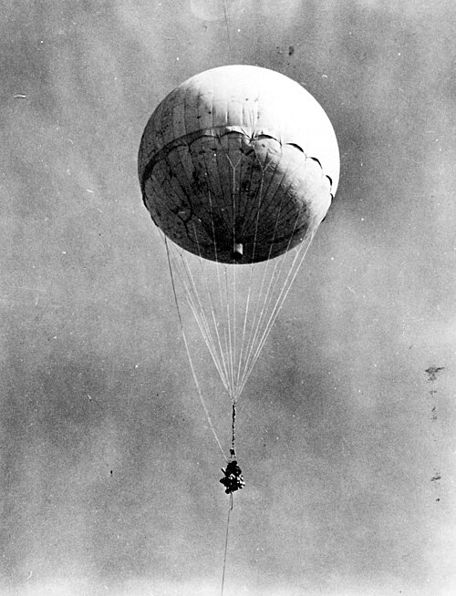 Japanese_fire_balloon_Moffett