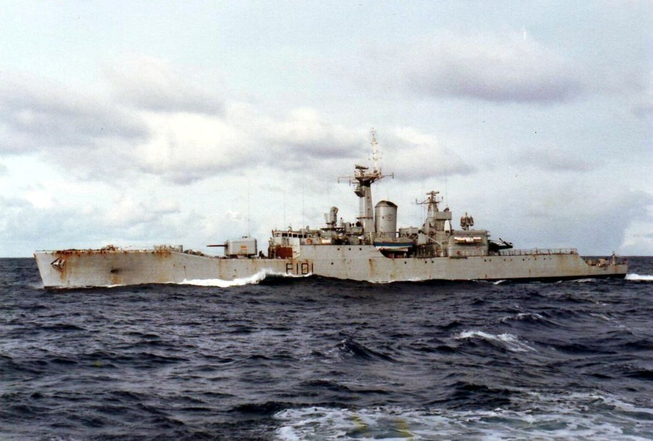 The Royal Navy Rothesay class frigate HMS Yarmouth (F101) underway during the Falklands War on 5 June 1982.
