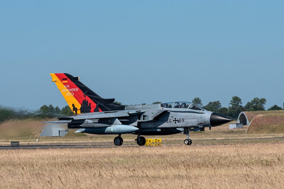 luftwaffe-panavia-tornado-ids-44-69-in-special-air-defender-v0-ponm1n19oo4c1 (1)
