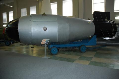 Tsar_Bomba_Revised_User-Croquant with modifications by User-Hex (Own work) CC-BY-SA-3.0 via Wikimedia Commons