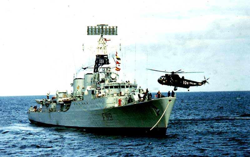 HMS Eskimo. HMS Bacchante preparing to tow HMS Eskimo September 1975.