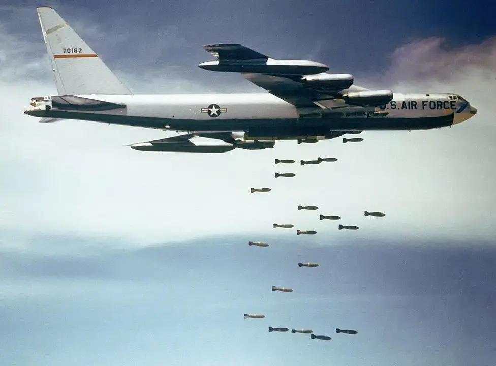 boeing_b-52_dropping_bombs boeing_b-52_dropping_bombs