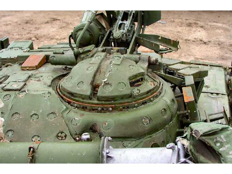 T-72 hatch with anti-radiation protection