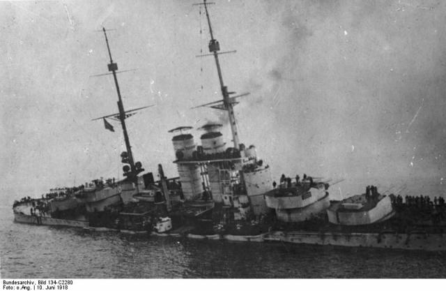 872980Bundesarchiv_Bild_134_C2280_2C_Szent_Istv_C3_A1n_2C_Sinkendes_Linienschiff