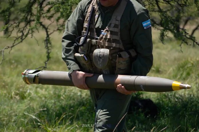 Cohete AS-Pampero 105mm DSC_0028_jpg_webp