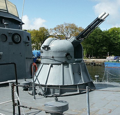 naval_ciws_ak-230_p01