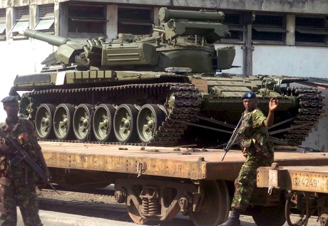 one-33-soviet-era-t-72-tanks-offloaded-mv-440nw-7927206b