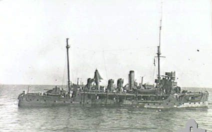 Bramble_class_gunboat_1915_AWM_P01236.013