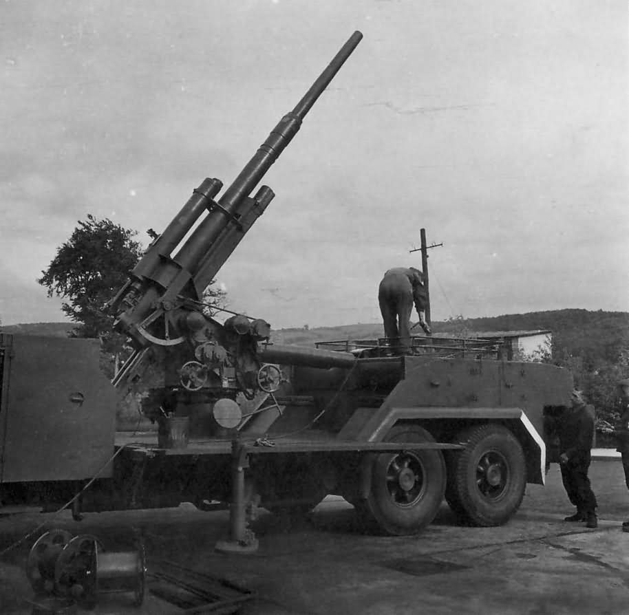 Vomag_88mm_Flak_18_Waffentrager