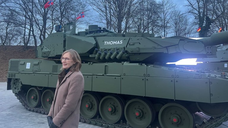 Norges nye stridsvogn er rullet ut fra leverandøren_3_1920x1080